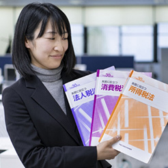 新卒採用者教育体制 STEP４：巡回監査士補の取得のサポート充実